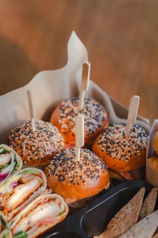 🍔 Mini Burgery – 240 zł / 16 szt.